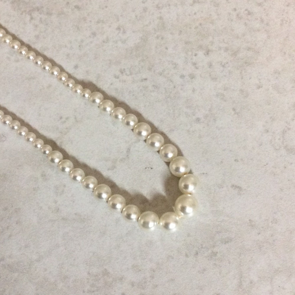 8.5” graduated Pearl strand necklace